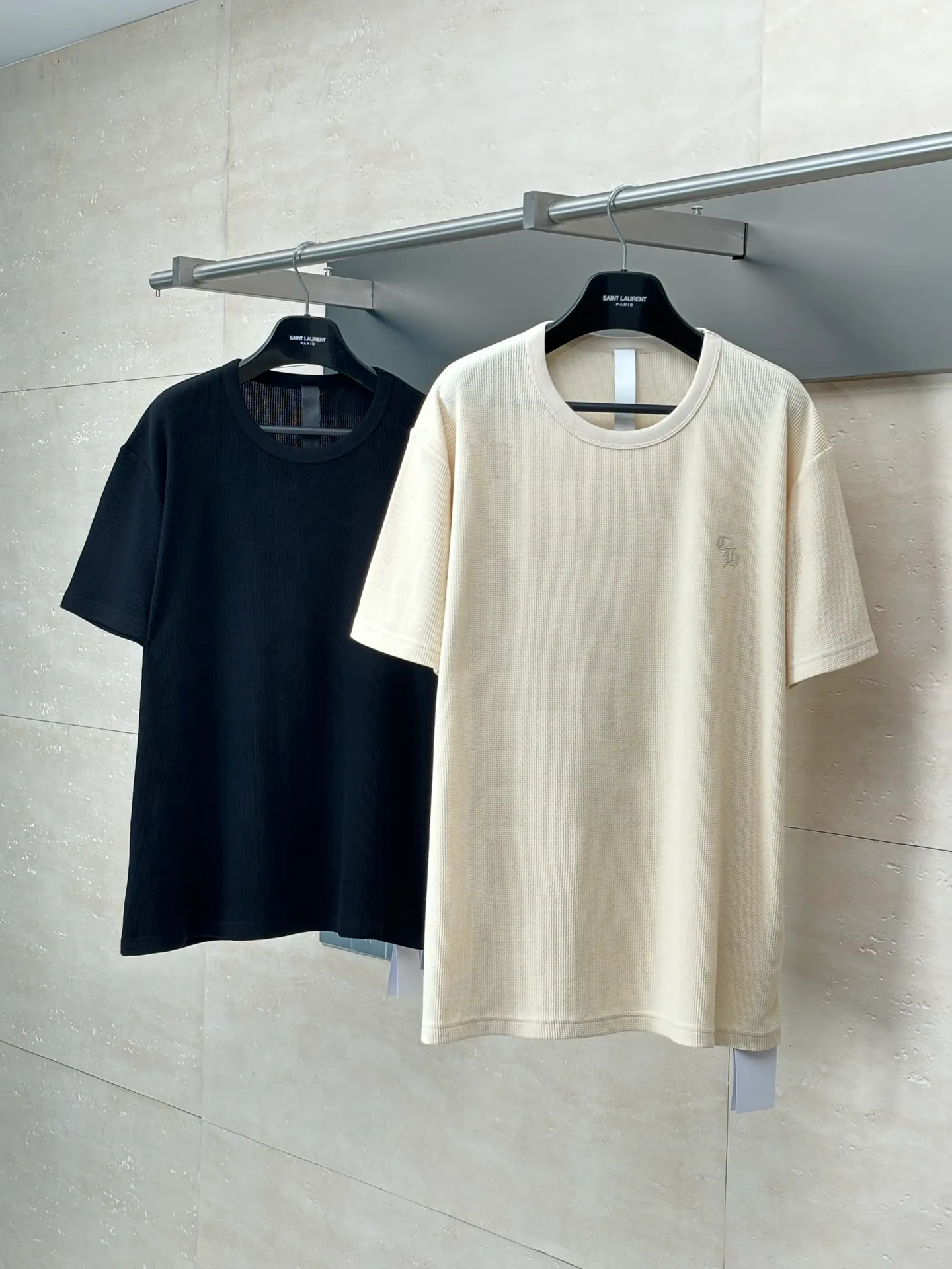 🅿️280 Come Hearts*/Cro Hearts 25Ss new embroidered waffle short sleeves. The fabric is made of 250G pure cotton waffle. The upper body is comfortable. The chest embroidery is made of imported embroidery machines. Precision work. The leather tag is made of imported lambskin. Size: S/M/L